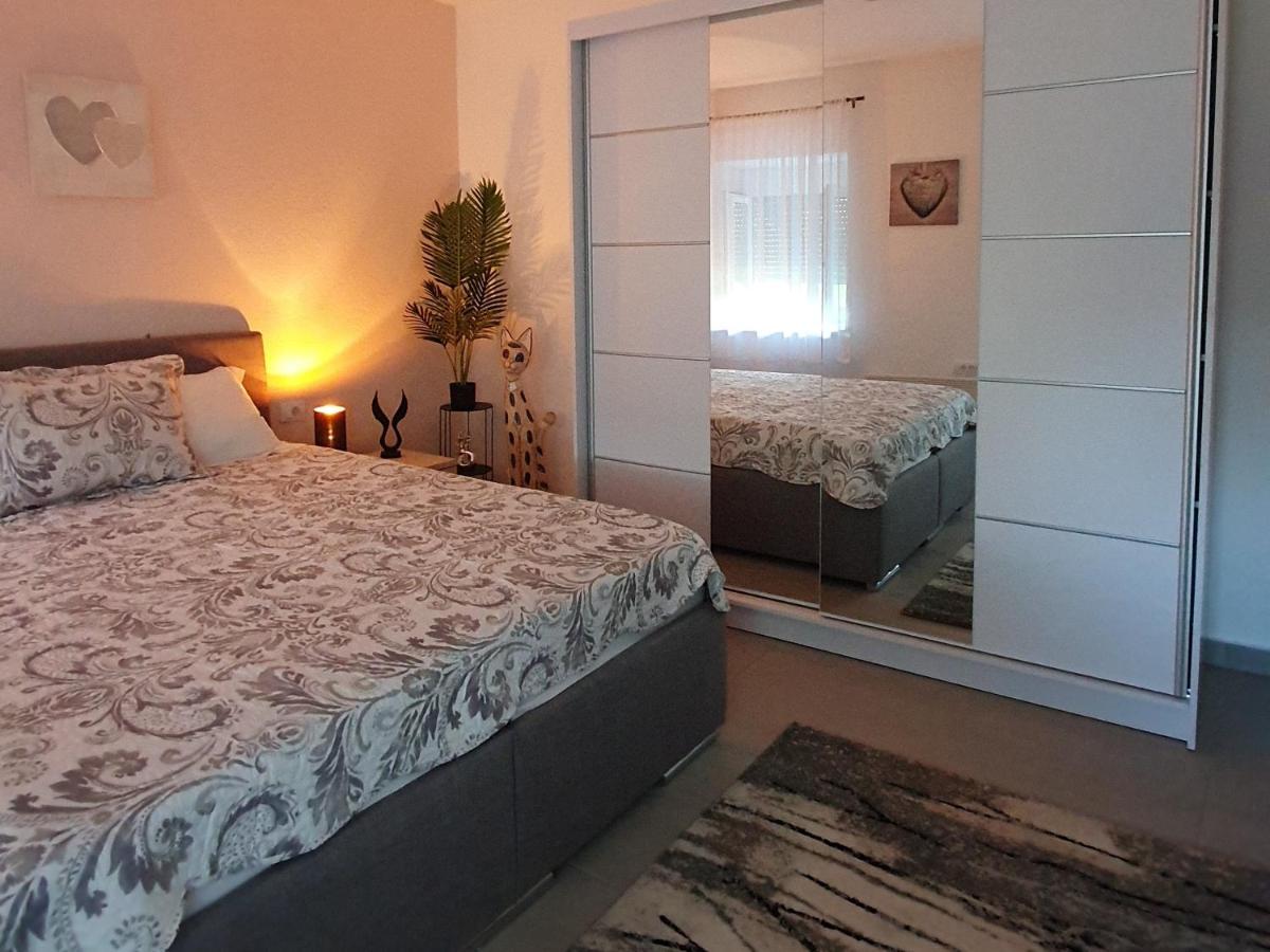 Afrodita Apartment Vrdnik Exteriör bild