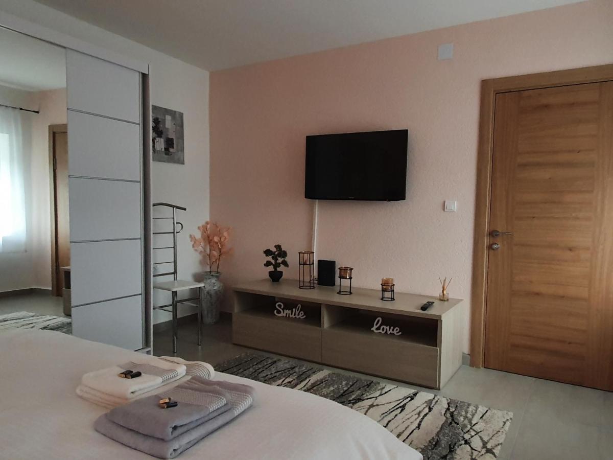 Afrodita Apartment Vrdnik Exteriör bild